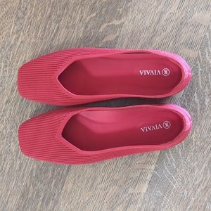 Vivaia Margot Square-Toe V-Cut Flats